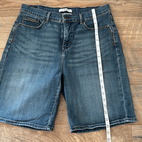 Levi’s Women’s Size 12 High Rise Bermuda Denim Shorts - Picture 8 of 11